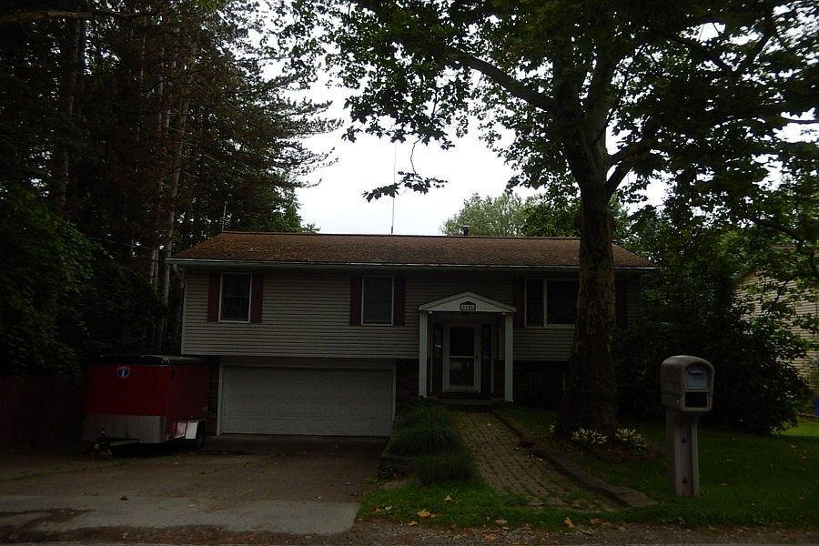 1st image of 3456 W 42nd St