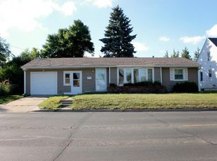 813 Stoughton Ave, Chaska, MN 55318