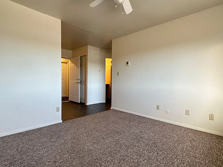327 W 1st St — Photo 5