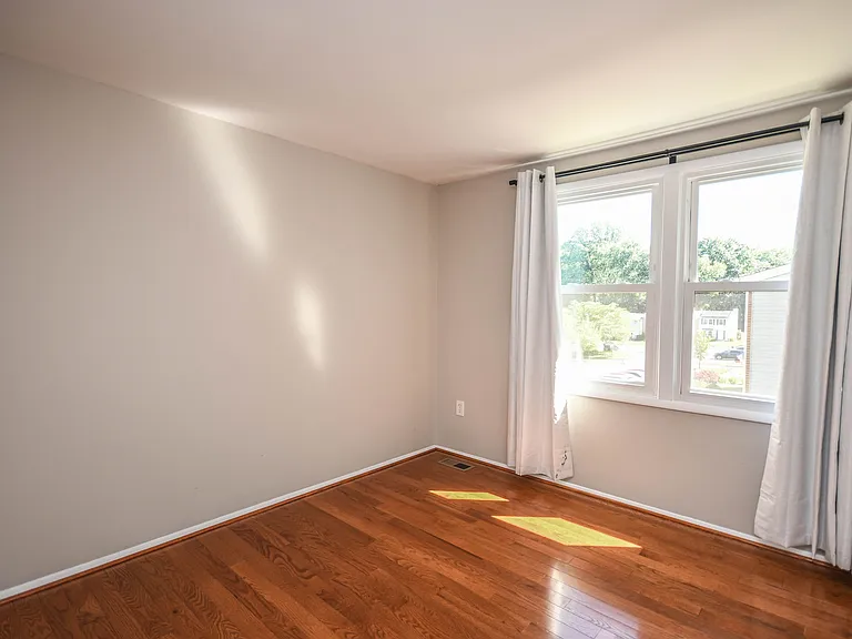10231 Millstream Dr — Photo 18