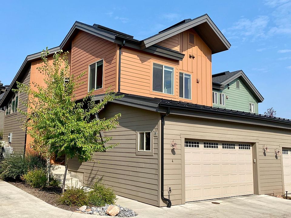 End unit with private entrance.