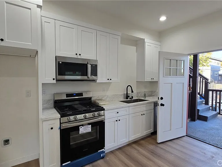 1036 Beacon Ave #1036 — Photo 6