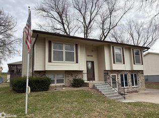 1908 Sunnyslope Dr, Red Oak, IA 51566