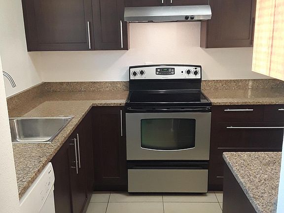 3rd image of 1950 Grande Cir APT 50