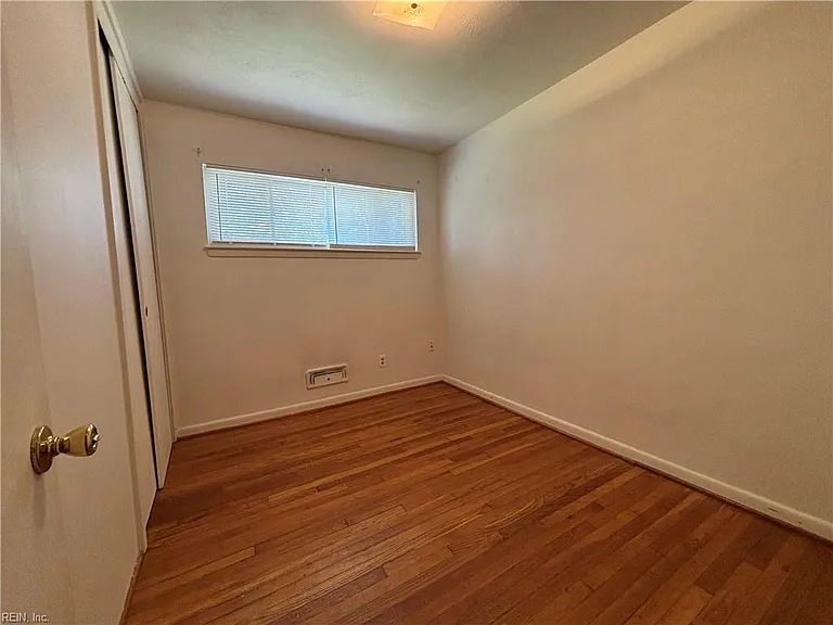 2901 E Malden Ave — Photo 14