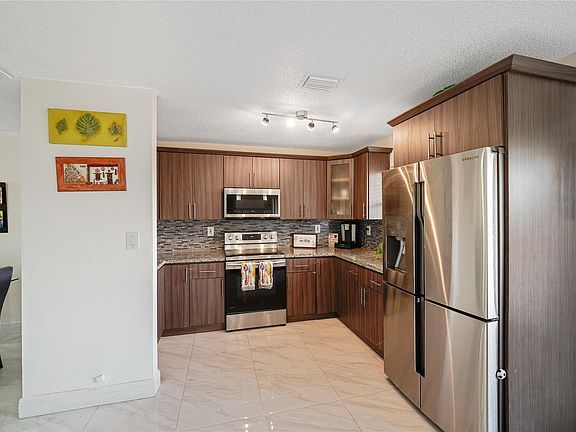 5th image of 241 W Forest Oak Circle