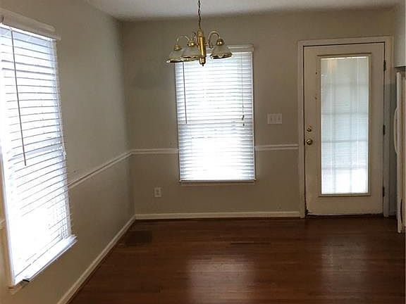 5th image of 1526 Crowders Woods Dr