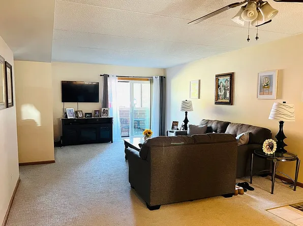 7945 W 90th St APT 1B, Hickory Hills, IL 60457