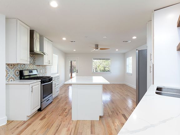 4th image of 8439 Huttig Ave