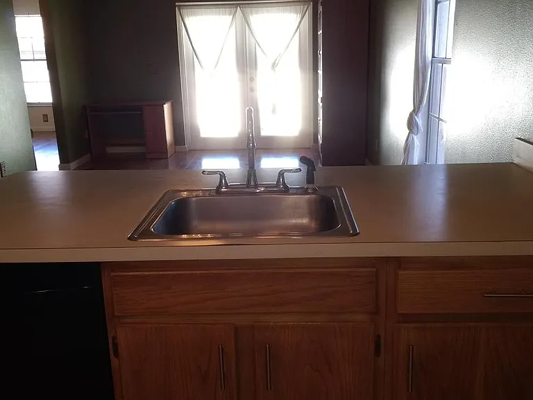 3721 Farnham Ct — Photo 6