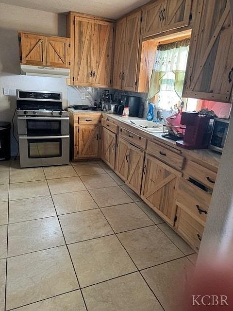 2nd image of 528 E Tulare St
