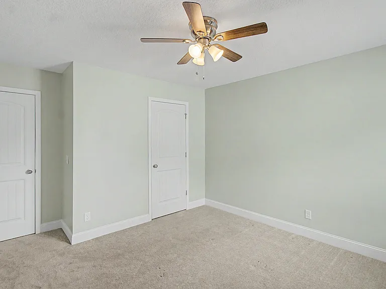 906 Rachel Ln — Photo 16