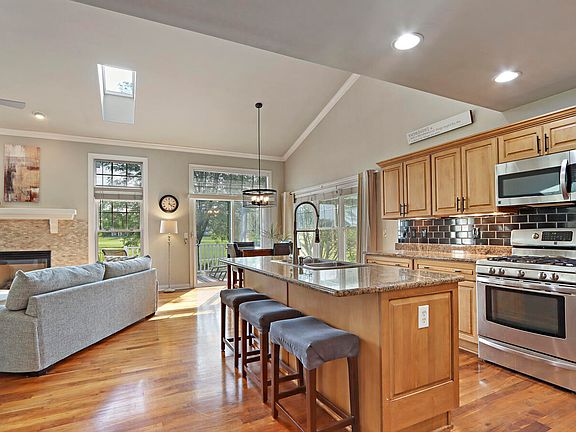 2nd image of 827 Eagleton Dr