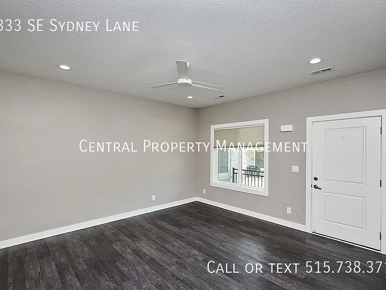 2333 SE Sydney Ln — Photo 4