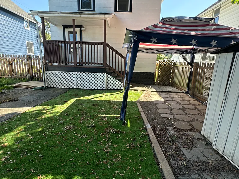 639 Broadway St E — Photo 16