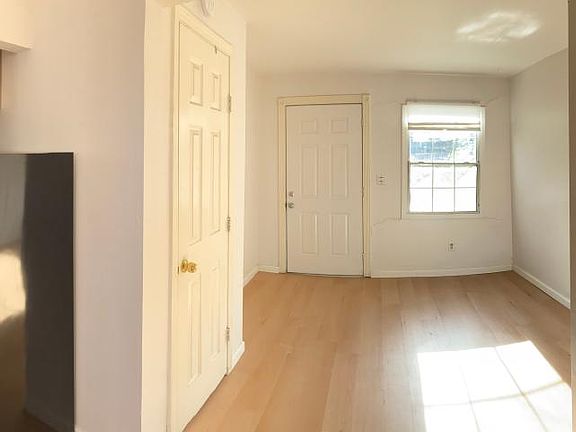 5th image of 2074 Park Ave #A