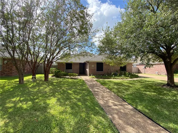 306 Landsburg Ln, College Station, TX 77845