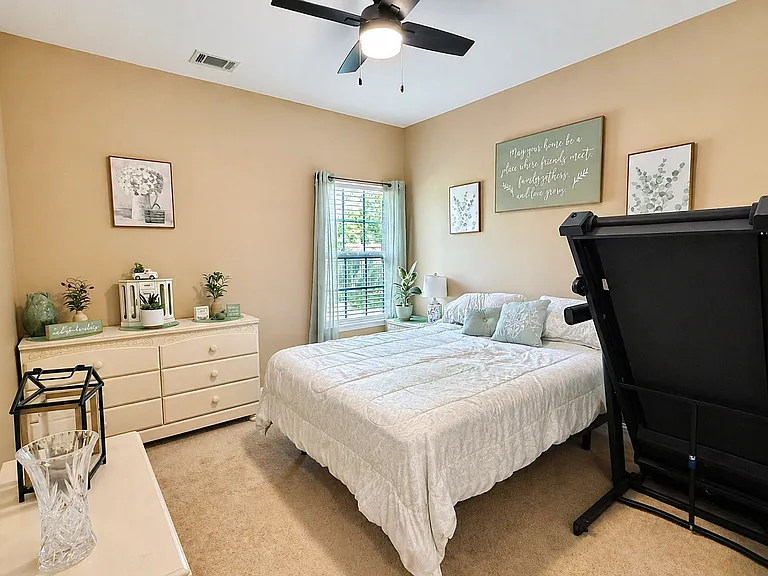 470 Briarcrest Dr NE — Photo 36