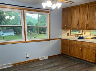 404 Oakpark St NW, North Canton, OH 44720