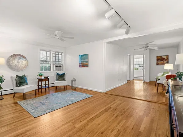 26 Summer St APT 5, Marblehead, MA 01945