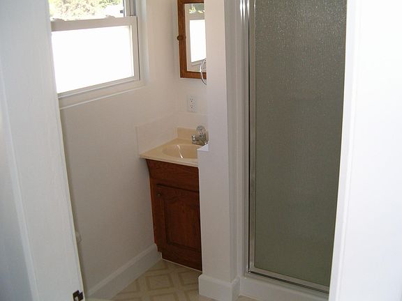 4th image of 1568 40th St