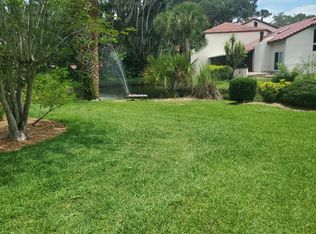 201 Clusterwood Dr #201, Yalaha, FL 34797