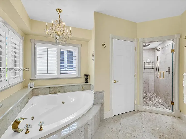 625 SE Poinciana Dr — Photo 8