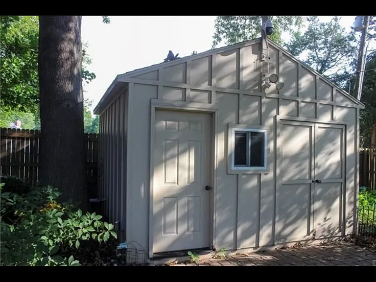 307 S Park Dr — Photo 3