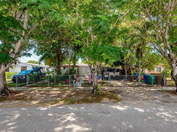 229-230 NW 48th Ct, Miami, FL 33126