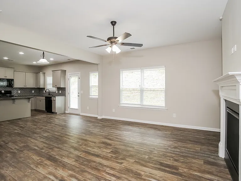 214 Arbor Dr — Photo 5