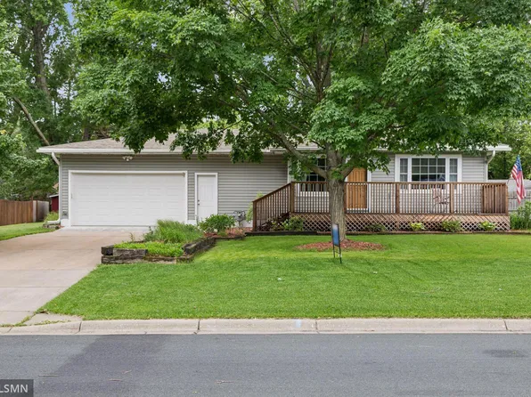 225 Baldwin Dr, Circle Pines, MN 55014