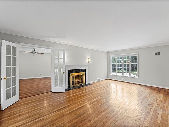 3rd image of 437 W 66th Ter