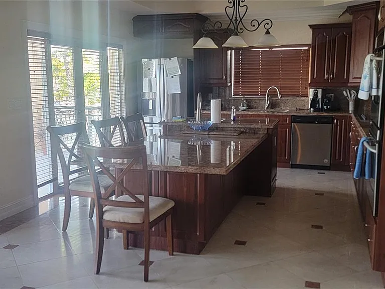 51 W Plaza Del Lago — Photo 36