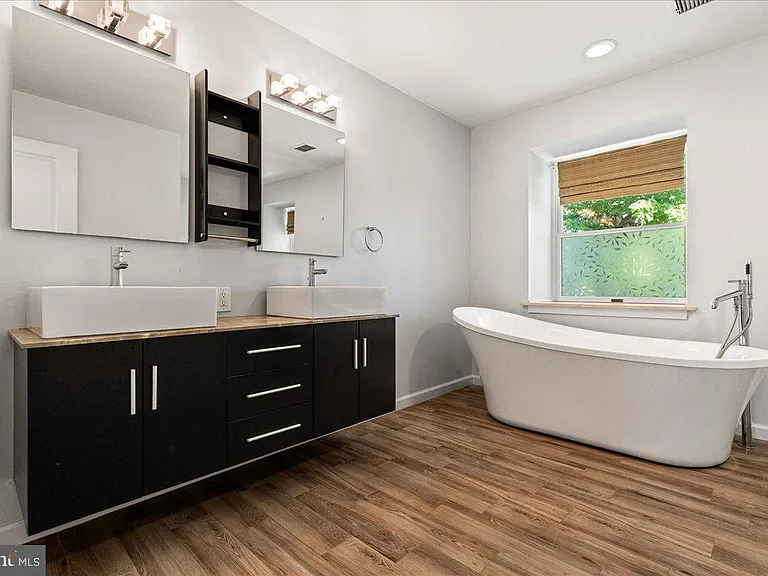 38 Robert Rd — Photo 14