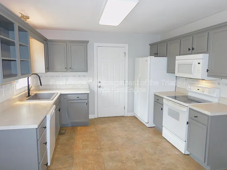 2804 Mitchell Wood Dr — Photo 7