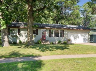 909 Oak Ridge Dr, Osceola, WI 54020