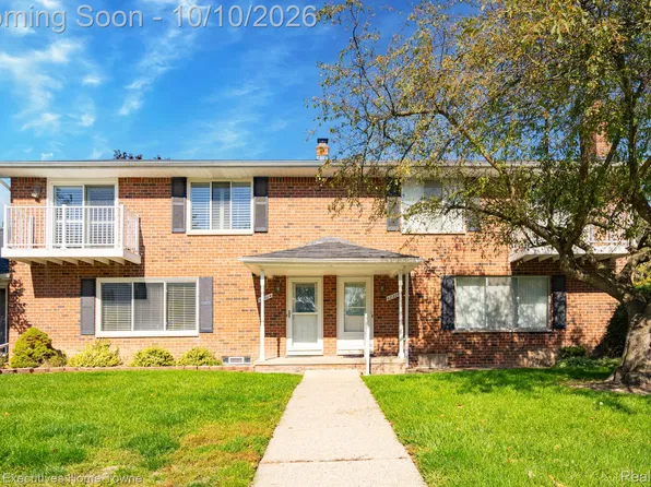 42304 Toddmark Ln, Clinton Township, MI 48038