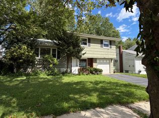 207 Holly Dr, Roselle, NJ 07203