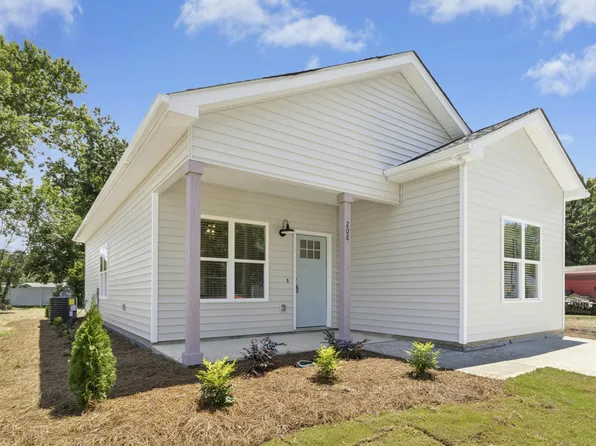 208 N Sellers St, Selma, NC 27576