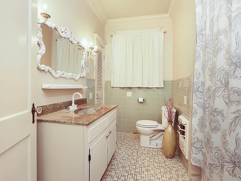 610 Avenue B — Photo 9
