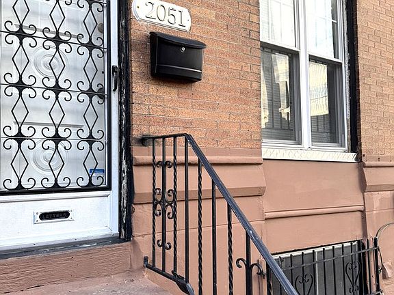 3rd image of 2051 S Garnet St