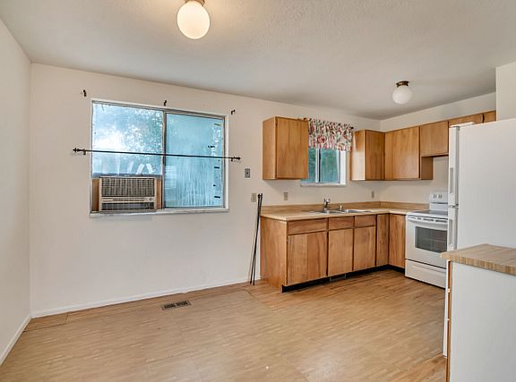 4th image of 3718 S Buckeroo Cir W