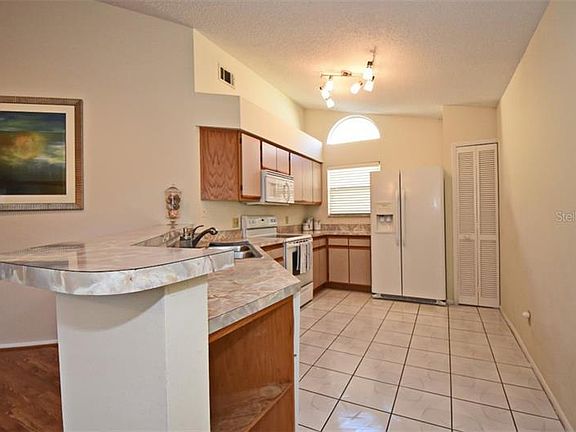 3rd image of 7805 Fox Knoll Pl