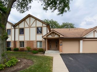 901 Surrey Dr APT 2B, Schaumburg, IL 60193