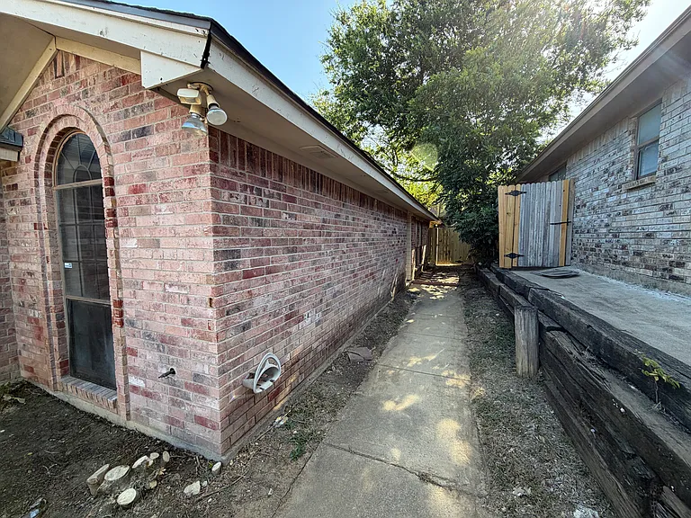 6261 Canyon Cir — Photo 2