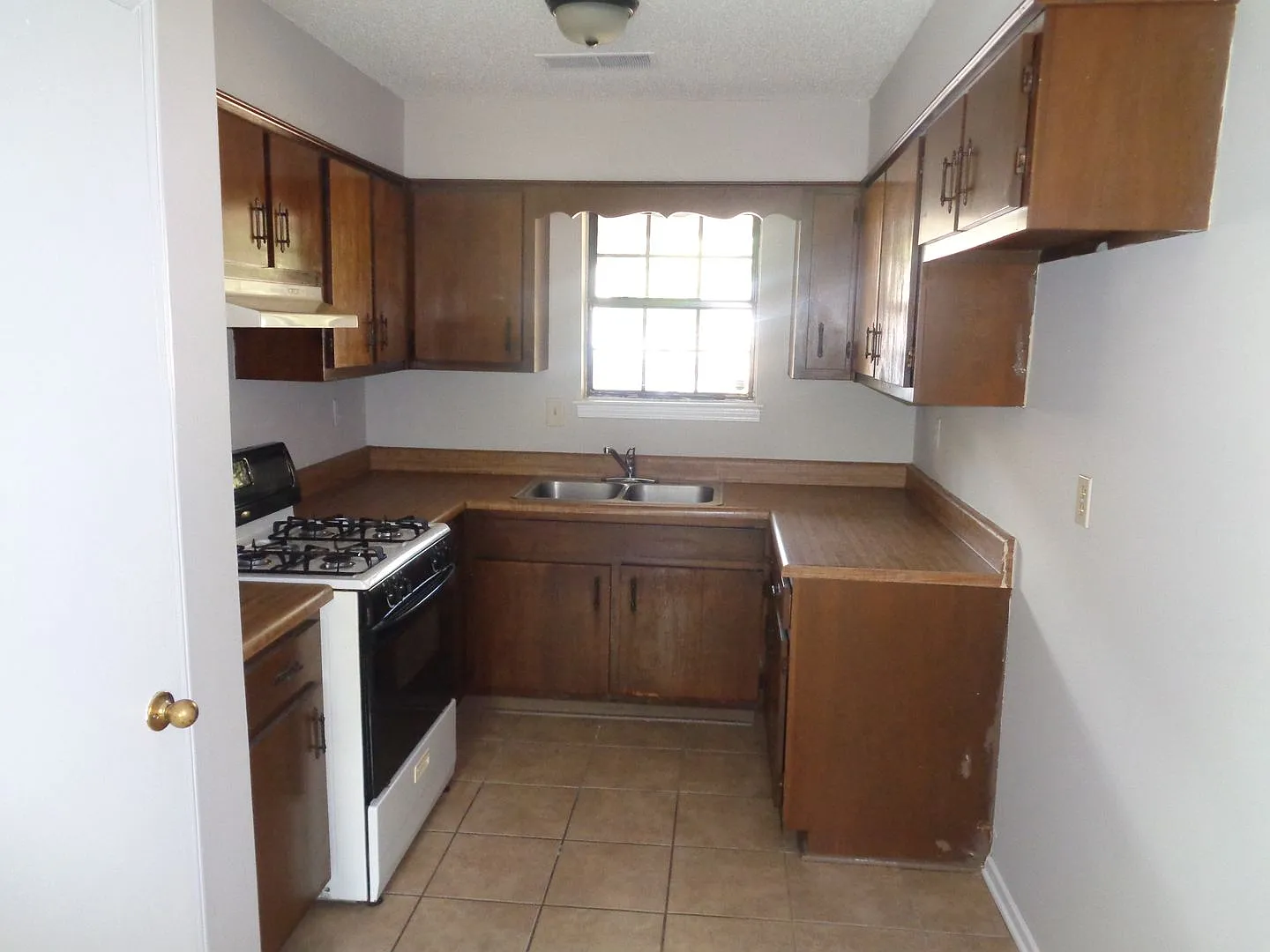 5163 Haynes Drive Horn Lake, MS 38637 — Photo 4