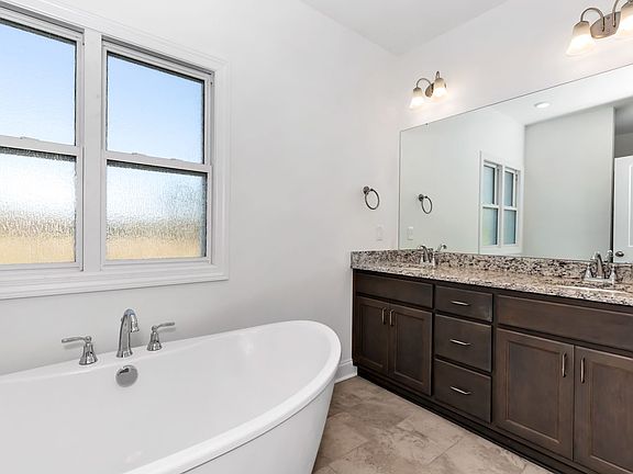 Carroll Gree Homesite 37 1 Claremont Bonus 2 primary bath with luxury bath layout