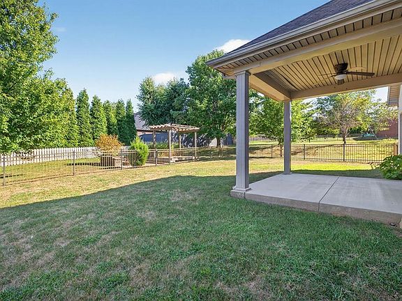 4th image of 4547 Lake Forest Dr