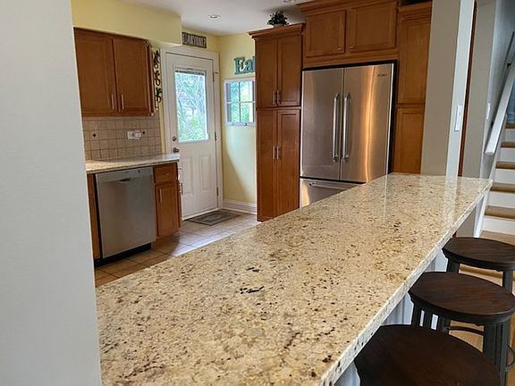 5th image of 1036 S Evergreen Ave