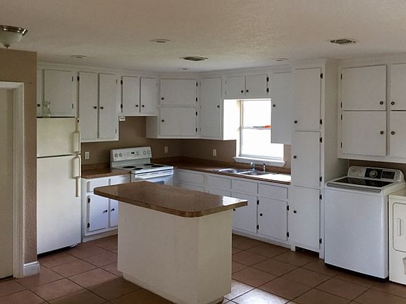 4th image of 5885 Dahlia Dr #32